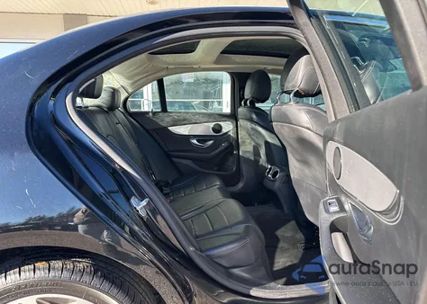 2016 Mercedes-Benz C 300 4Matic из США, поврежденный, VIN 55SWF4KB4GU108114